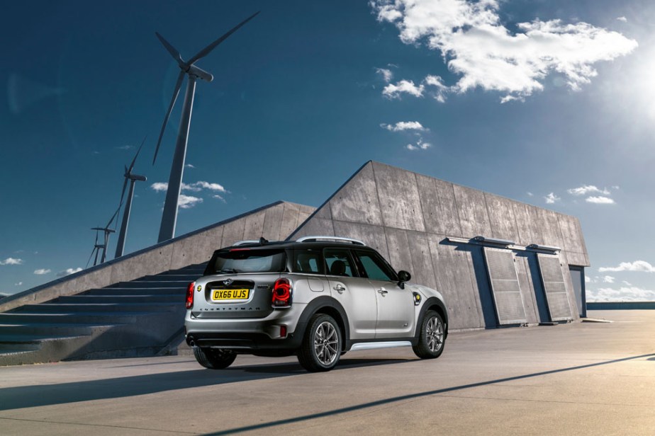 p90240769_highres_mini-cooper-s-e-coun